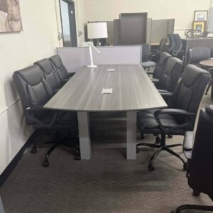 Pre-owned 8 foot table